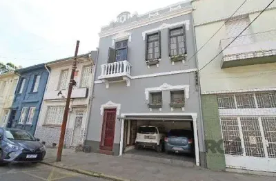 Casa em porto alegre, no bairro floresta, com 3 dormitório(s), e 3 banheiros, à venda.