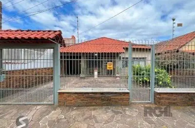 Casa em porto alegre, no bairro guarujá, com 5 dormitório(s), e 5 banheiros, à venda.