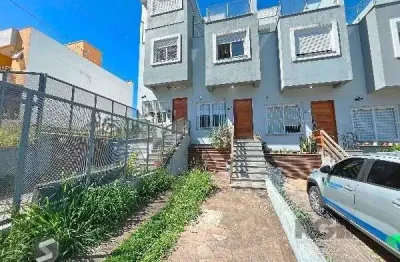 Casa em porto alegre, no bairro guarujá, com 3 dormitório(s), e 3 banheiros, à venda.