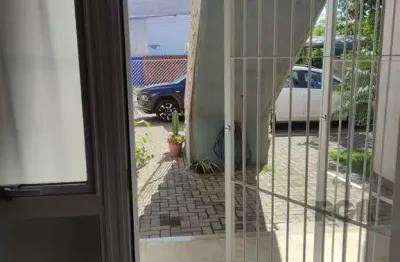 Apartamento térreo semi mobiliado, 2 dormitórios, 1 suíte, 1 vaga bairro vera cruz