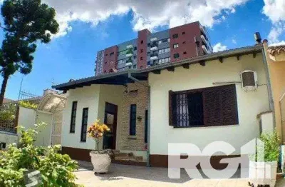 Casa com 3 quartos à venda na Rua General Pedro Bittencourt, 337, Passo da Areia, Porto Alegre