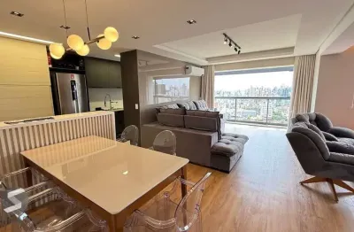 Apartamento mobiliado de 2 dormitórios com suíte e 2 vagas no petrópolis