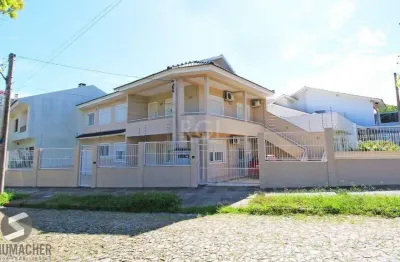 Casa térrea de 2 dormitórios e 3 vagas de garagem na vila ipiranga em porto alegre.