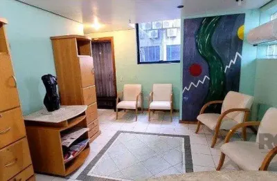 Sala ampla com 73m² privativos, centro porto alegre, garagem, elevador