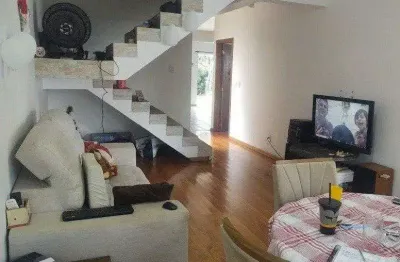 Excelente casa, 2 quartos, ampla com 120m² de área privativa e 296,30m² de área total no passo das pedras