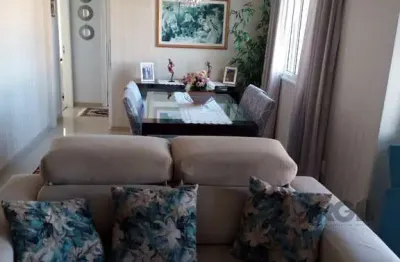 Apto 3 dormitórios (1 suíte), transformado em 2 com living estendido, 82 m2 privativos e 2 vagas de garagem no passo d areia. conta com sala de jantar, sacada com churrasqueira, cozinha montada, lavan