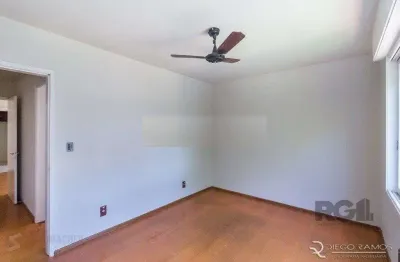 Apartamento 2 dormitórios, sendo 1 suíte, 72 m² de área privativa e 2 vaga(s) de garagem. localizado na rua/av. bagé, no bairro petrópolis em porto alegre.