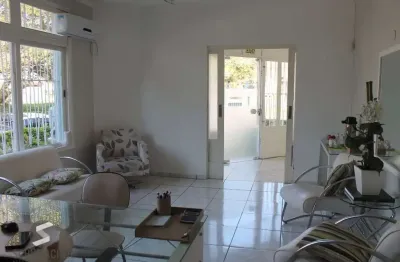Casa para venda - 221m², 3 dormitórios, sendo 1 suites, 4 vagas - tristeza