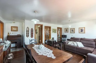 Casa para venda - 320m², 5 dormitórios, sendo 2 suites, 3 vagas - tristeza