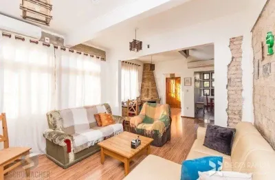 Casa com 3 quartos à venda na Rua Nunes, 253, Medianeira, Porto Alegre