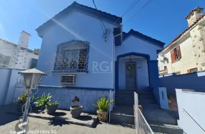 Casa com 3 quartos à venda na Avenida Nonoai, 1648, Nonoai, Porto Alegre