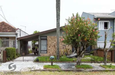 Casa térrea, 3 quartos, 2 banheiros, com pátio no bairro cavalhada