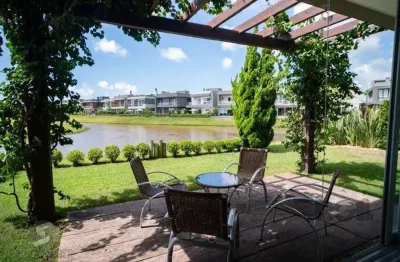 Oportunidade única! casa em condomínio à beira do lago com 4 suítes, sendo uma térrea e uma suíte master espetacular!