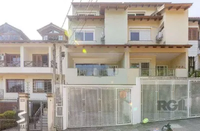 Sobrado no bairro tristeza com 3 dormitórios sendo 1 suíte e s vagas