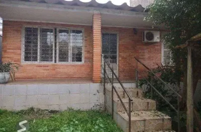 Casa de 2 quartos, com edícula, próximo a av. wenceslau escobar