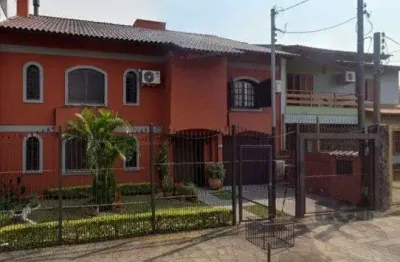 Casa de 04 dormitórios sendo 02 suíte com 03 pavimentos e 03 vagas de garagem.