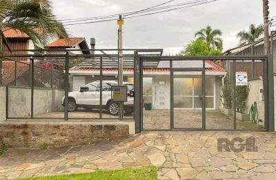 Casa com sobrado reformado, de dois pisos, com 3 dormitorios sendo duas suítes