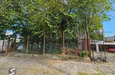 Terreno plano de 426 m², localizado na Rua Padre João Batista Reus,