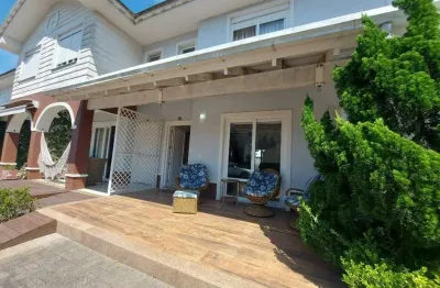 Casa em condomínio fechado com 3 quartos e 150m² privativos