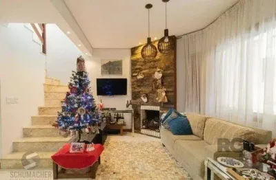 Casa em condomínio na zona sul, 3 quartos, suíte, lareira, churrasqueira, 2 vagas de garagem coberta.