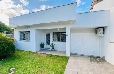 Casa com 3 quartos à venda na Rua Doutor João Simplício Alves de Carvalho, 110, Vila Ipiranga, Porto Alegre