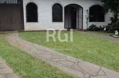 Casa com 3 quartos à venda na Avenida Guarujá, 188, Guarujá, Porto Alegre