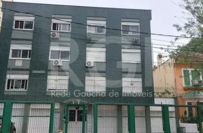 Apartamento com 3 quartos, 2 banheiros, desocupado e 1 vaga!