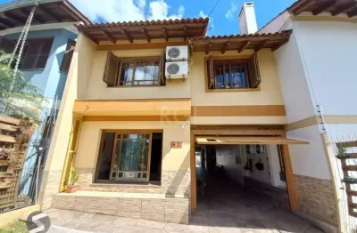 Casa com 4 quartos à venda na Rua Professor Antônio José Remião, 150, Espírito Santo, Porto Alegre