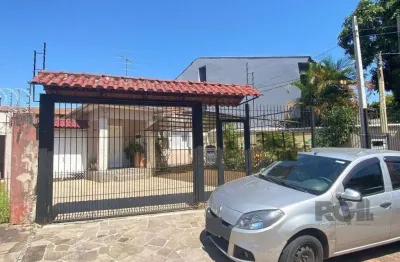 Casa com 3 quartos à venda na Rua Afonso Arinos, 669, Camaquã, Porto Alegre