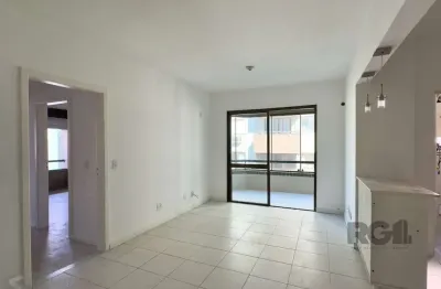 Cobertura com 174m², de frente, 3 dormitórios, em ótima localização no menino deus