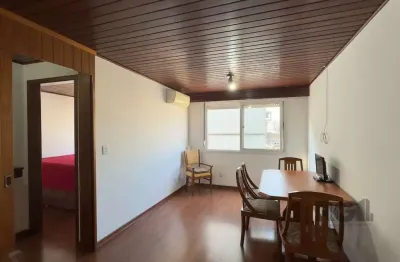 Apartamento 1 dormitório com churrasqueira e garagem no centro histórico