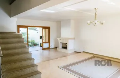 Casa com 3 quartos à venda na Rua Licínio Cardoso, 396, Chácara das Pedras, Porto Alegre