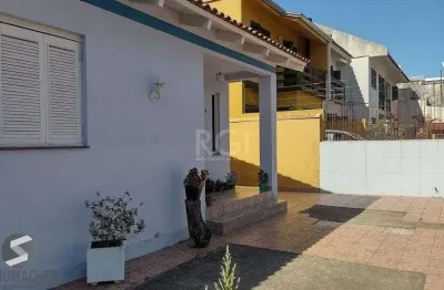 Casa com 3 quartos à venda na Rua Doutor João Evangelista F. da Costa, 146, Cavalhada, Porto Alegre