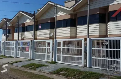 Sobrado em Trmandai com 2 suirtes, 2 banheiros, 1 vaga, churrasqueira e varanda.