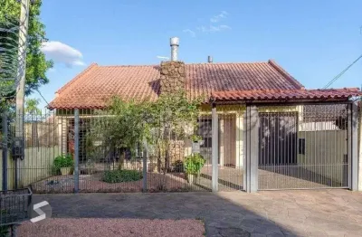 Casa com 3 quartos à venda na Rua Atlântida, 359, Ipanema, Porto Alegre