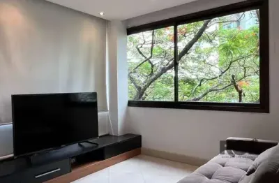 Excelente apartamento inteiramente decorado e mobiliado, com ótimo acabamento em localização privilegiada.