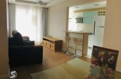 Lindo apartamento mobiliado e equipado. 2 quartos (1 suíte), 2 vagas e pátio.