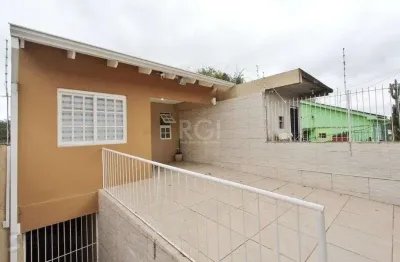 Casa com 2 quartos à venda na Rua Felizardo de Farias, 270, Medianeira, Porto Alegre