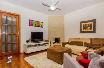 Casa com 7 quartos e 6 vagas à venda, 470 m² no bairro petrópolis
