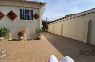 Casa com 3 quartos à venda na Rua dos Guenoas, 1411, Guarujá, Porto Alegre