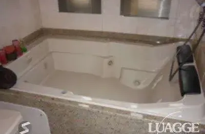 Casa com 4 dormitórios, sendo uma suíte , e 530 area privativa