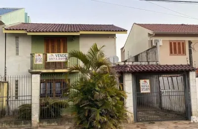 Casa à venda na rua martinho lutero, localizada no bairro harmonia em canoas, rs.