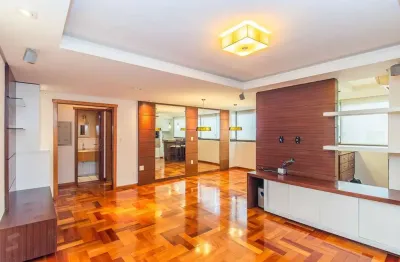 Apartamento semi mobiliado, impecável, com 126m² privativo.