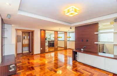 Apartamento semi mobiliado, impecável, com 126m² privativo.