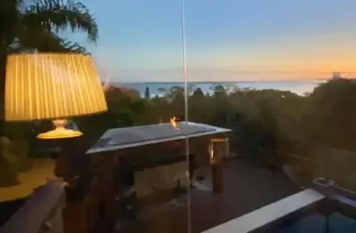 Casa com 4 quartos à venda na Rua Bororó, 251, Vila Assunção, Porto Alegre