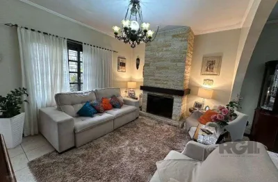 Vende-se ampla casa 3 quartos com hidro, 2 vagas, living com ladeira e salão de festas com churrasqueira - 260m² - medianeira