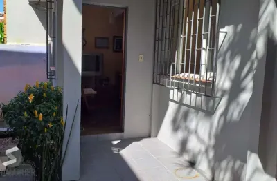 Casa com 3 quartos à venda na Rua das Caravelas, 315, Vila Ipiranga, Porto Alegre