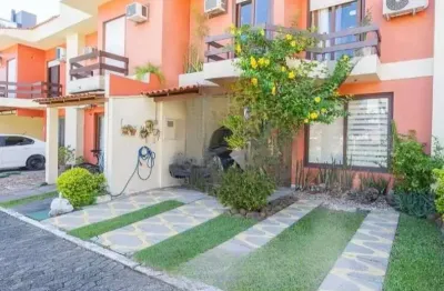 Linda casa com 3 dormitórios, sendo 1 suíte, sala ampla no condomínio de ótima localização