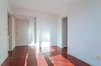 Apartamento de 2 quartos, 76m² privativos e 1 vaga de garagem junto ao carrefour
