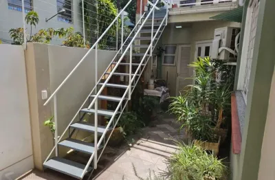 Apartamento com 2 dormitórios e 69m² de área privativa no bairro auxiliadora